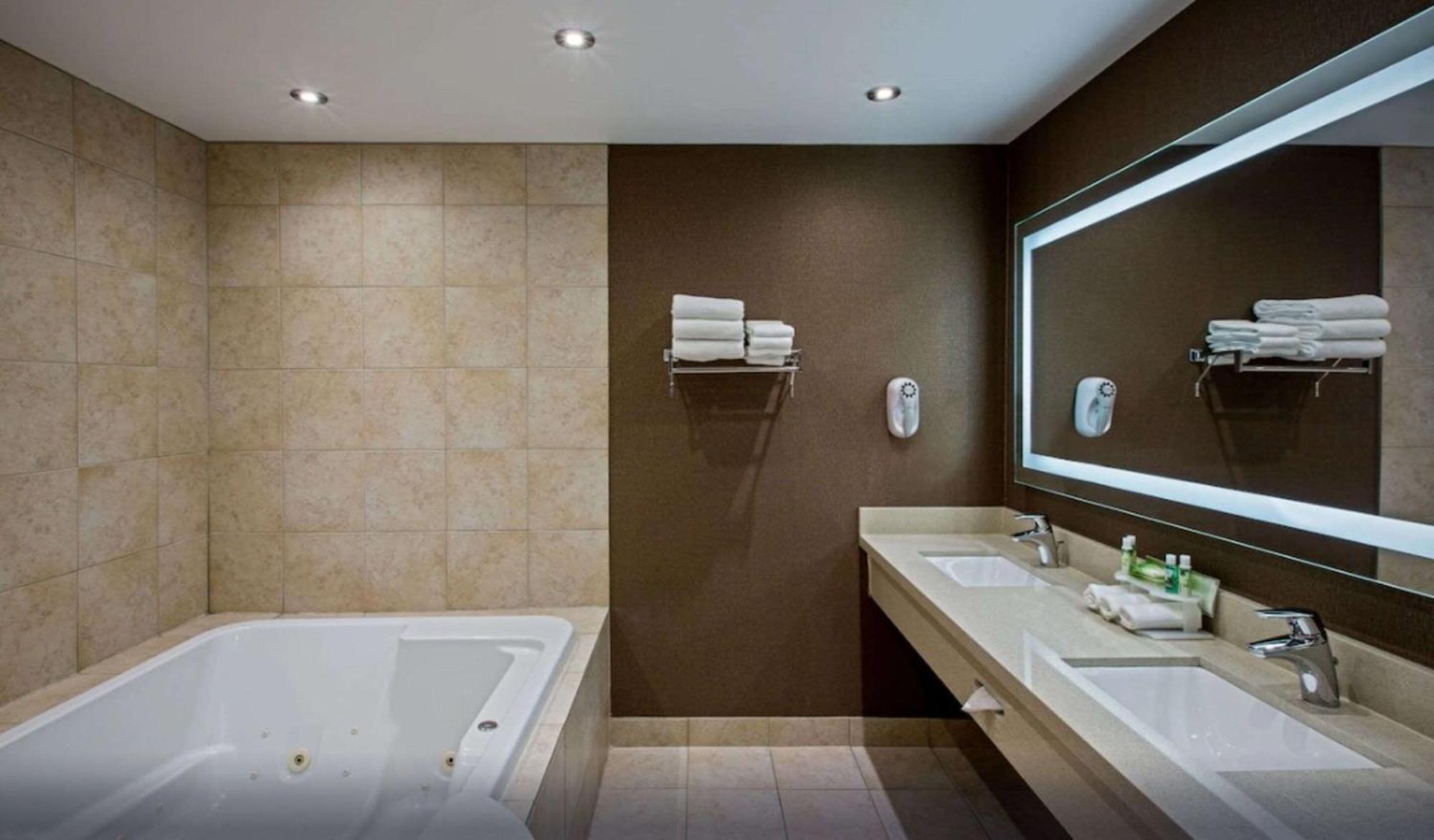 Quality Inn & Suites Regina Downtown Dış mekan fotoğraf